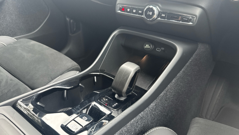 Volvo XC40 2.0 B3P Plus Black Edition 5dr Auto Petrol Estate